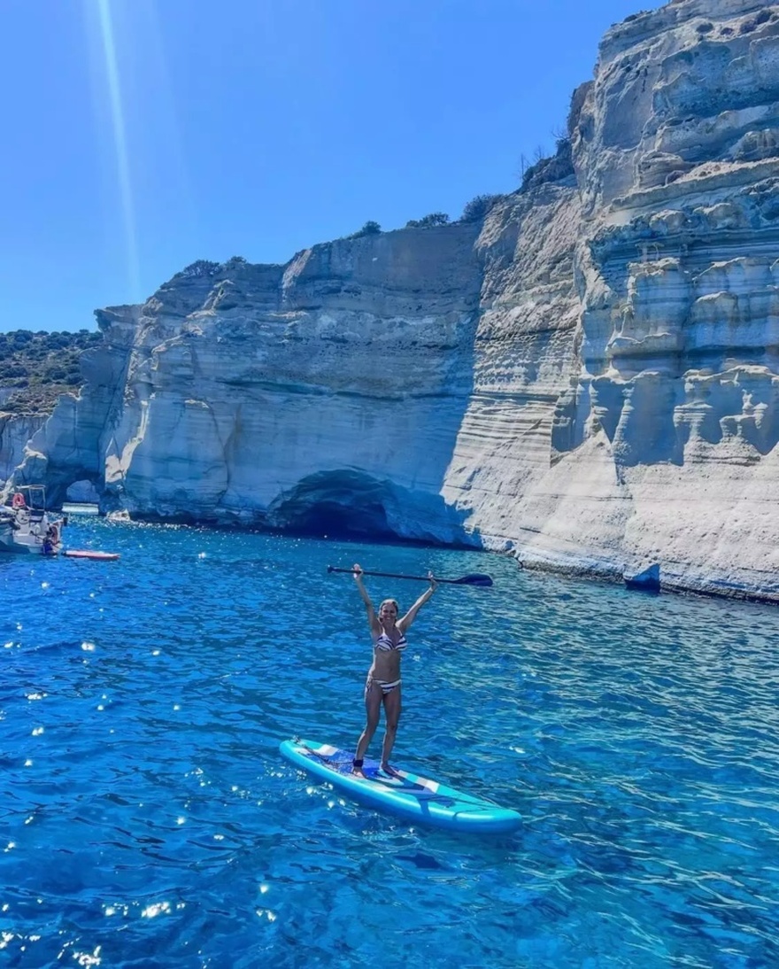 Η πιο όμορφη 50άρα στην Ελλάδα αυτή τη στιγμή: Όλη η Μήλος θαύμασε το σώμα της Έλλης Κοκκίνου