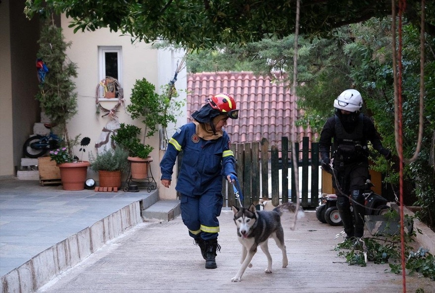 Ήρωες Έλληνες πυροσβέστες που ριχτήκατε στις φλόγες σας ευχαριστούμε ξανά