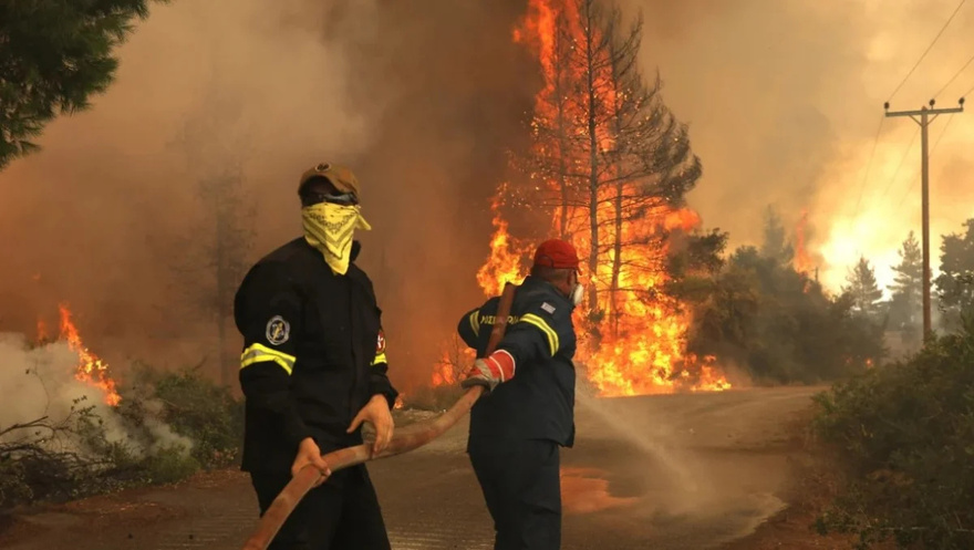 Ήρωες Έλληνες πυροσβέστες που ριχτήκατε στις φλόγες σας ευχαριστούμε ξανά