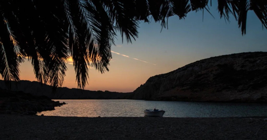 Η Εύη κι ο Δημήτρης άνοιξαν beach bar σε ακατοίκητο νησί & ψάχνουν προσωπικό με μόνο 2 όρους